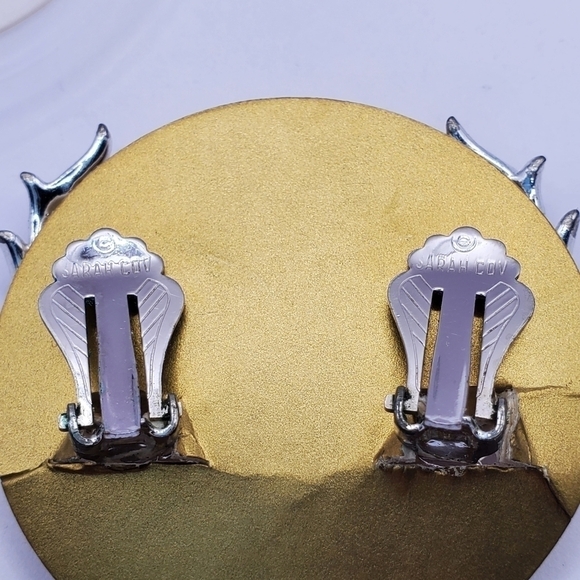 NOS VINTAGE SARAH COVENTRY COOL SURRENDER #7671 EARRINGS CLIP ON BOX JEWELRY NEW - Picture 9 of 12